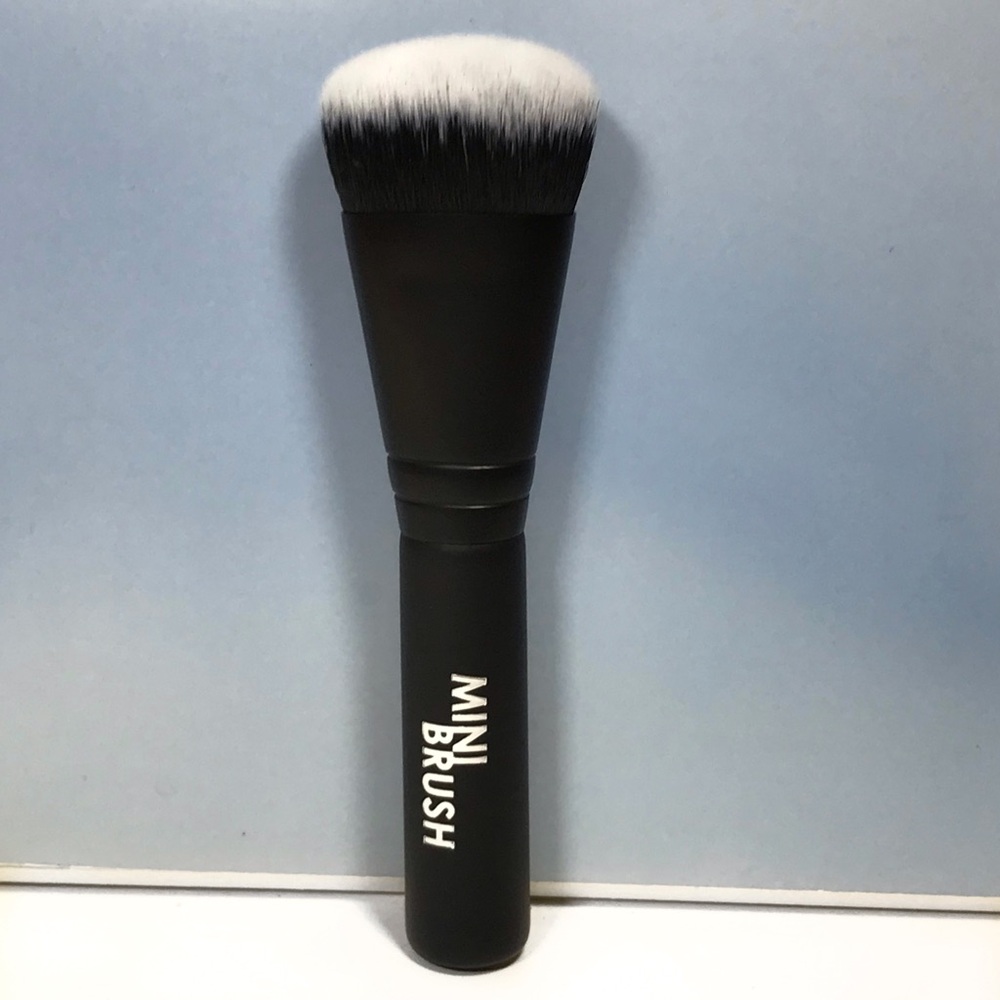 Rodial Mini Buffing Brush for Foundation, Comcealer, Primer and More! *BNIP!